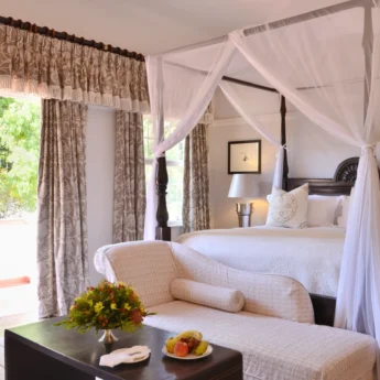 4 Honeymoon Suite 02