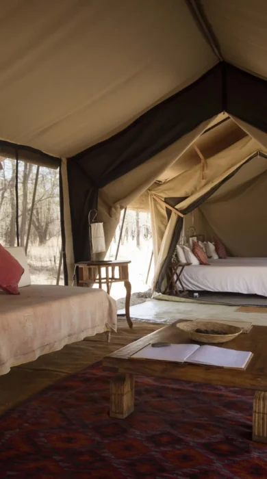 Serian Serengeti Kusini interior tent lounge bedroom