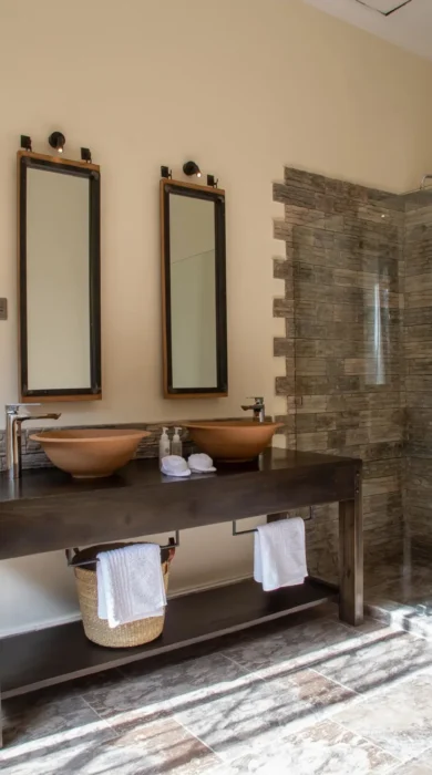 Indoor bathroom Hamerkop House by Lemala, Tanzania