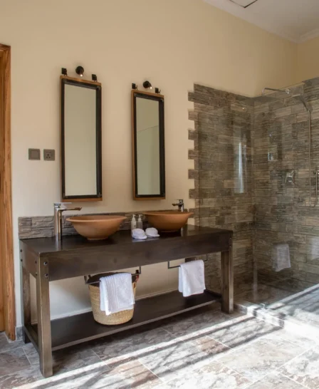 Indoor bathroom Hamerkop House by Lemala, Tanzania