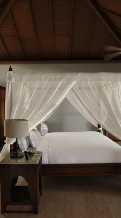 Luxury Pool Villa Bedroom