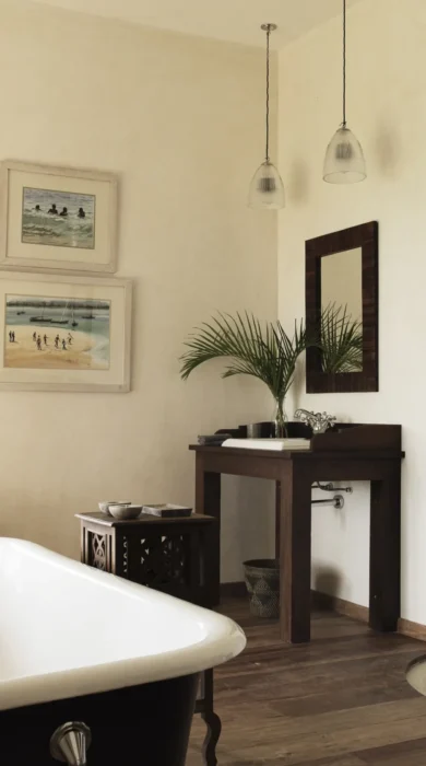 Plantation bathroom