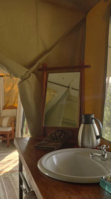 Encounter Mara guest bedroom basin interior Stevie MannMR