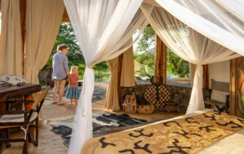 Camp Ya Kanzi bedroom