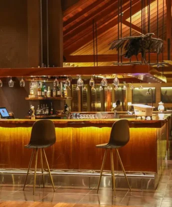 Bar, Ole Sereni, Nairobi National Park, Kenya