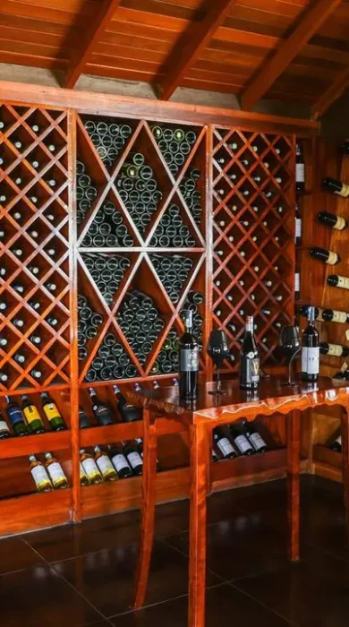 Wines, Ole Sereni, Nairobi National Park, Kenya