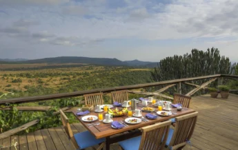 Laragai house outdoor breakfast