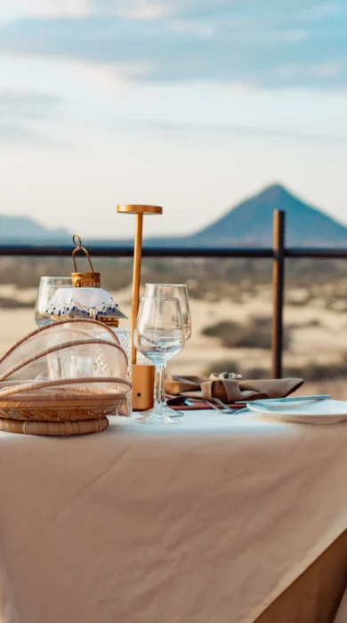 Dining, Soroi Larsens, Samburu NR, Kenya