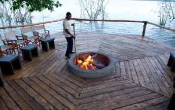 Ruzizi Fireplace deck