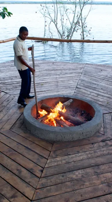 Ruzizi Fireplace deck