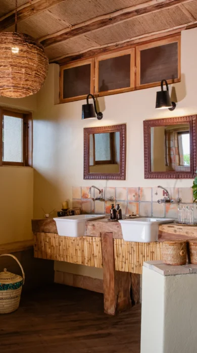 Bathroom, Kyambura Gorge, Queen Elizabeth Np, Uganda