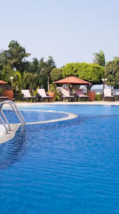 Hotel Pool day
