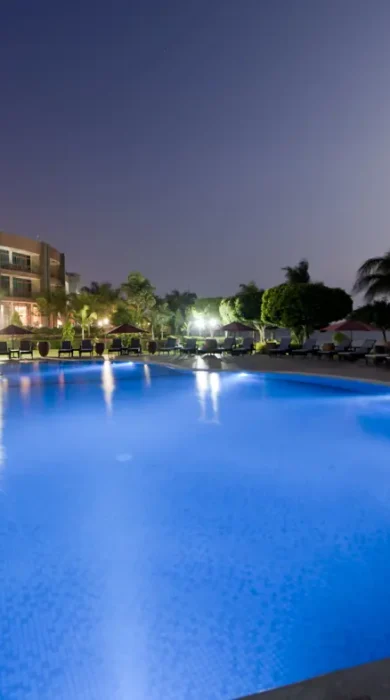 Hotel Pool night
