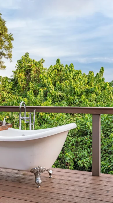 Standard Suite Deck With Bathtub