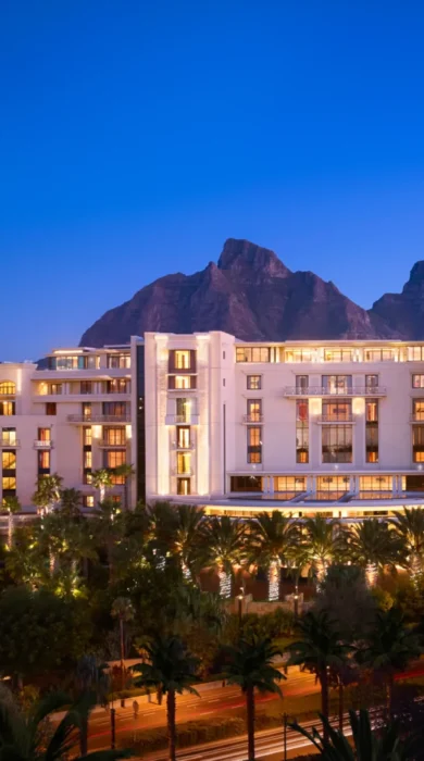 407 OO Cape Town Exterior Night