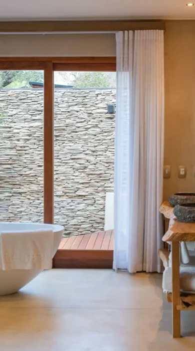 Dulini Lodge bathtub