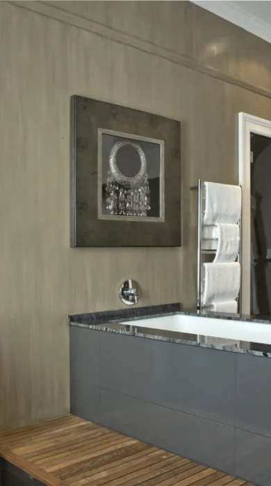Room 6 Bathroom