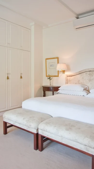 Executive Suite Bedroom b
