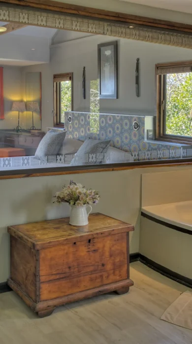 HH suite bathroom