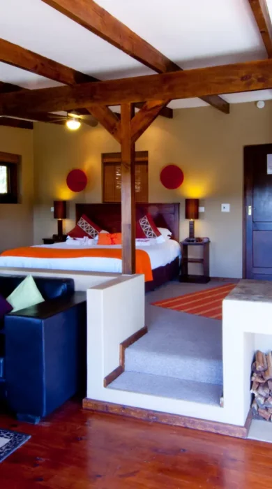 Hog Hollow Country lodge room interior(2b)