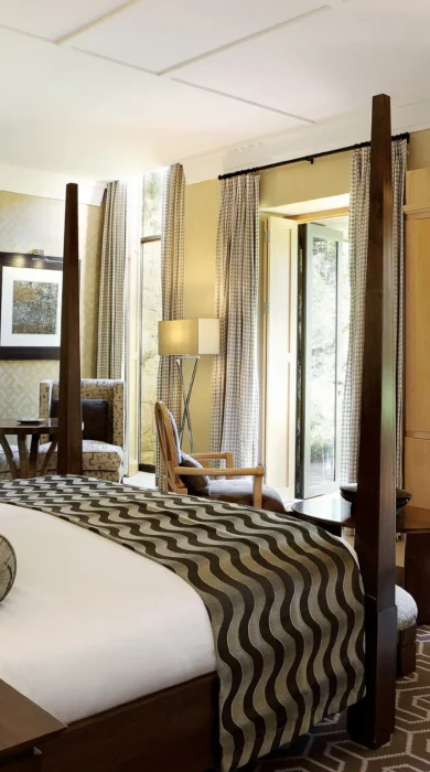 SaxonExecutiveLuxuryRoomBedroom1