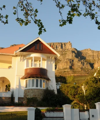 01 House Front 01
