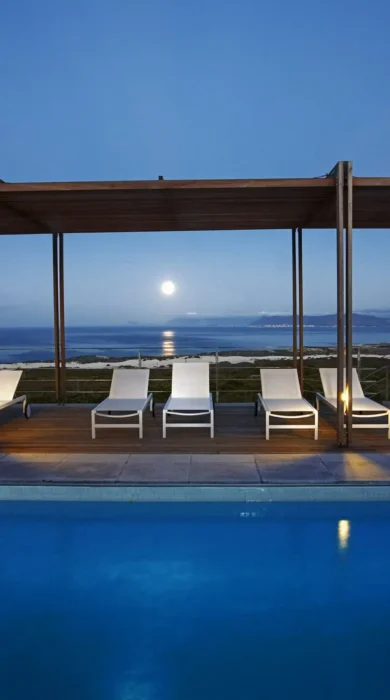 Grootbos 'The Villa'. Moonset over Walker Bay