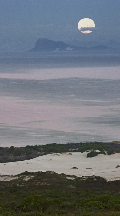 Grootbos. 'The Villa'.Moonset over Walker Bay.