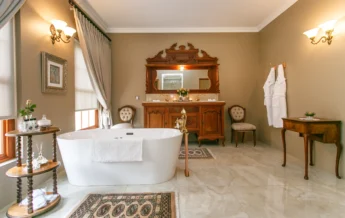 La Plume Superior Suite Albino Bathroom