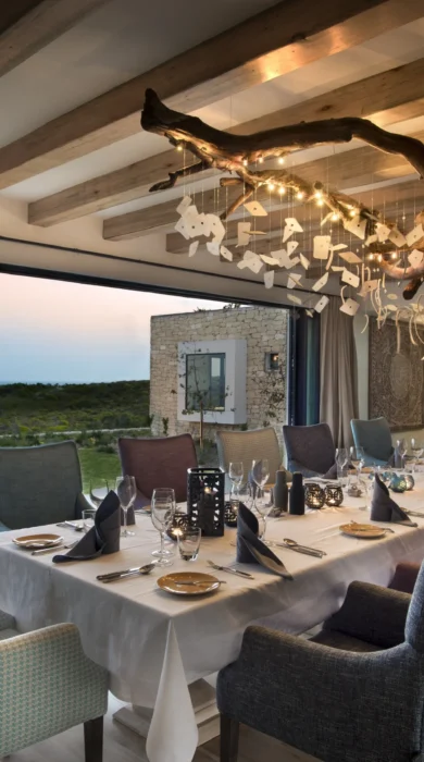 Morukuru Ocean House dining room