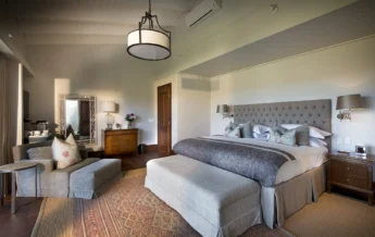kwandwe fort house main bedroom