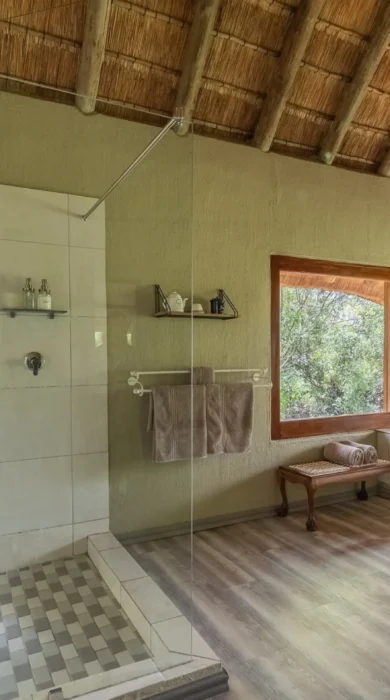 Bathroom 1, Kambaku River Sands, Timbivati, South Africa
